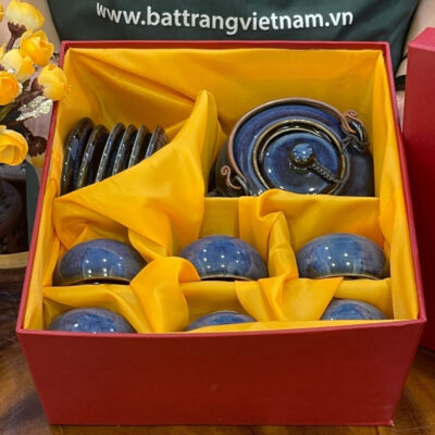 bo-am-chen-in-logo-mau-xanh-duong-men-hoa-bien-hoa-tiet-hoa-no-trong-long-chen-2
