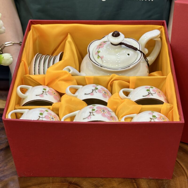 bo-am-chen-in-logo-su-trang-hoa-tiet-hoa-dao-hong (2) bo-am-chen-in-logo-su-trang-hoa-tiet-hoa-dao-hong-2