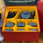bo-am-tra-in-logo-bat-trang-mau-xanh-duong-men-hoa-bien-long-chen-xanh-2