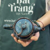 bo-am-tra-in-logo-bat-trang-mau-xanh-duong-men-hoa-bien-long-chen-xanh-7