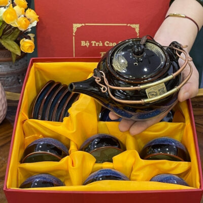 bo-am-tra-in-logo-mau-xanh-den-men-hoa-bien-quai-dong-3