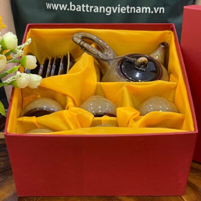 bo-am-tra-qua-tang-mau-vang-men-hoa-bien-hoa-tiet-hoa-no-trong-long-chen-quai-ngang-2