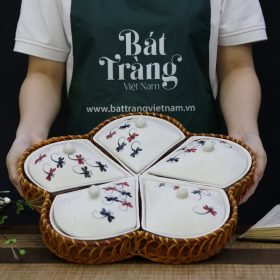 Khay mứt 5 cánh sứ trắng họa tiết chuồn kèm khay mây BT-KM12