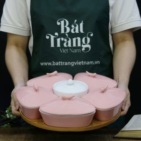 Khay mứt sứ dáng bông hoa men hồng kèm lót gỗ  in logo BT-KM15