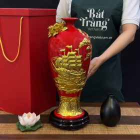 Mai bình đắp nổi dát vàng họa tiết Thuận Buồm Xuôi Gió men đỏ BT-MB09