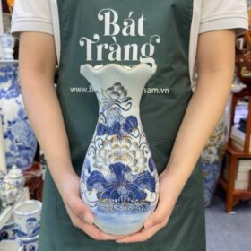 Bình hoa thờ miệng lượn sóng men lam họa tiết hoa sen vẽ vàng BT-ĐT03