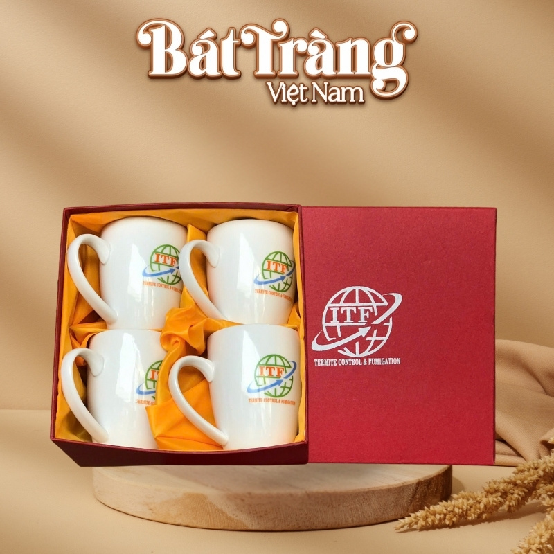 bo-4-coc-su-bat-trang-qua-tang-in-logo-mau-trang-dang-thop-quai-ban-tim-450ml