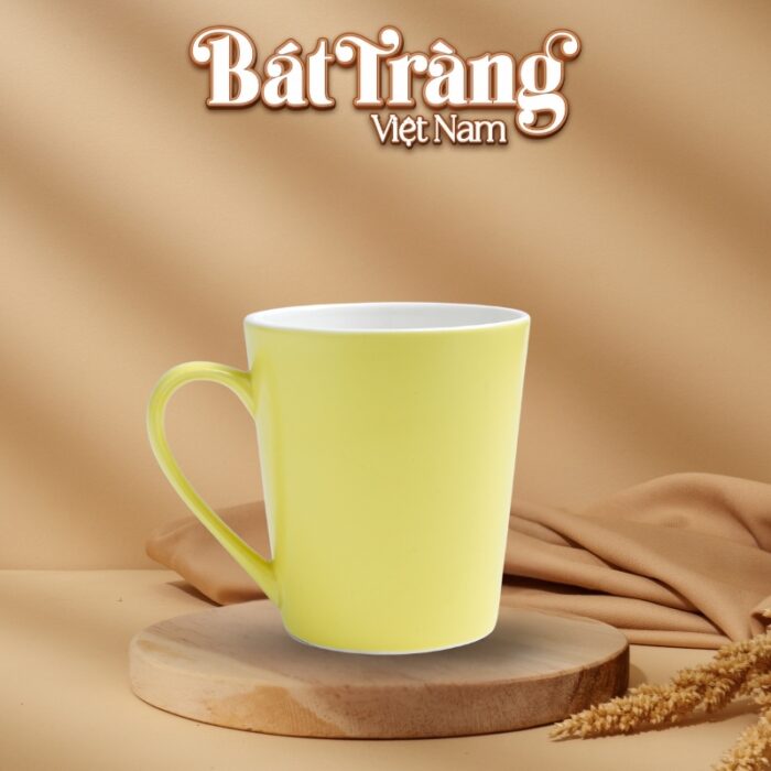 ca-su-bat-trang-mau-vang-pastel-mat-dang-vat-thap