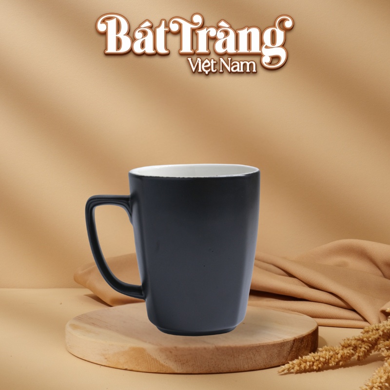 coc-su-bat-trang-co-mau-den-mat-dang-vuong-co-quai-390ml