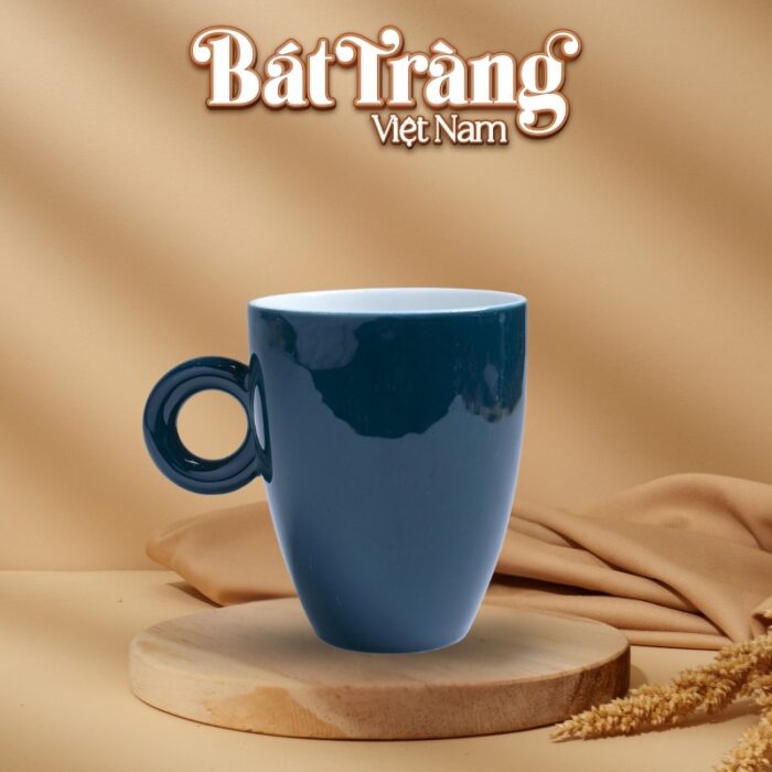 coc-su-bat-trang-co-mau-xanh-duong-dam-bong-dang-thop-quai-tron-330ml