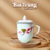 ly-su-bat-trang-qua-tang-in-logo-hoa-tiet-ve-tay-hoa-sen-do-co-nap-ngon-lua-dung-tich-350ml