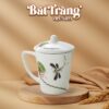 ly-su-bat-trang-qua-tang-in-logo-hoa-tiet-ve-tay-hoa-sen-va-con-chuon-chuon-xanh-co-nap-dung-tich-350ml