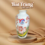 Bình hoa sứ trắng Bát Tràng in logo màu trắng họa tiết hoa sen BT-QT43