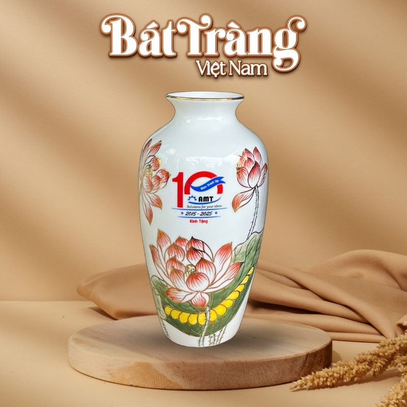 Bình hoa sứ trắng Bát Tràng in logo màu trắng họa tiết hoa sen BT-QT43