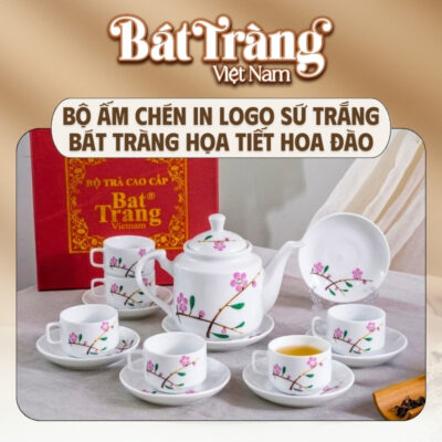 Bộ trà sứ trắng in logo bao gồm 1 ấm, 6 chén và 7 đĩa lót