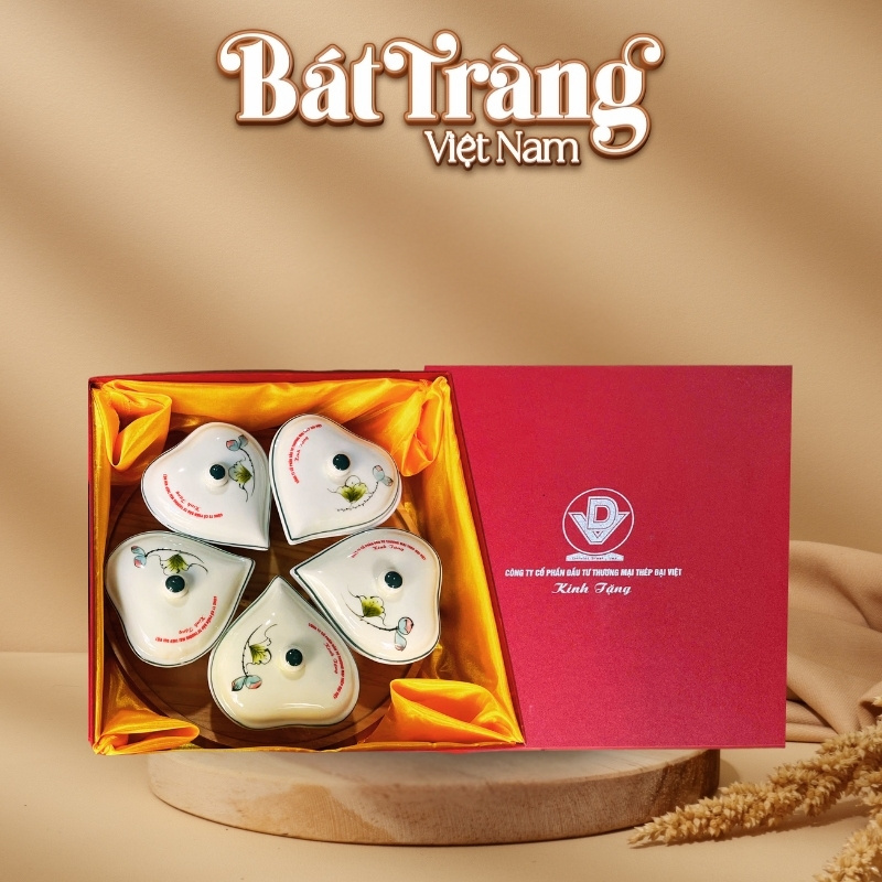 Khay mứt gốm sứ Bát Tràng in logo dáng tim họa tiết vẽ tay hoa sen BT-QT60