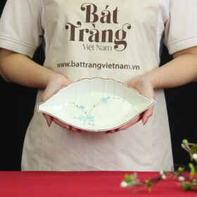 Đĩa lá trầu gốm sứ men trắng vẽ hoa đào xanh BĐ-15