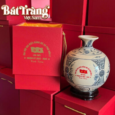 Sản phẩm đi kèm hộp quà lót lụa có quai xách