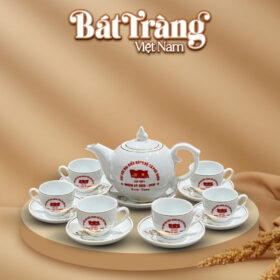 Quà tặng Đại hội Đảng bộ ấm chén in logo sứ trắng kẻ chỉ vàng BT-QT90