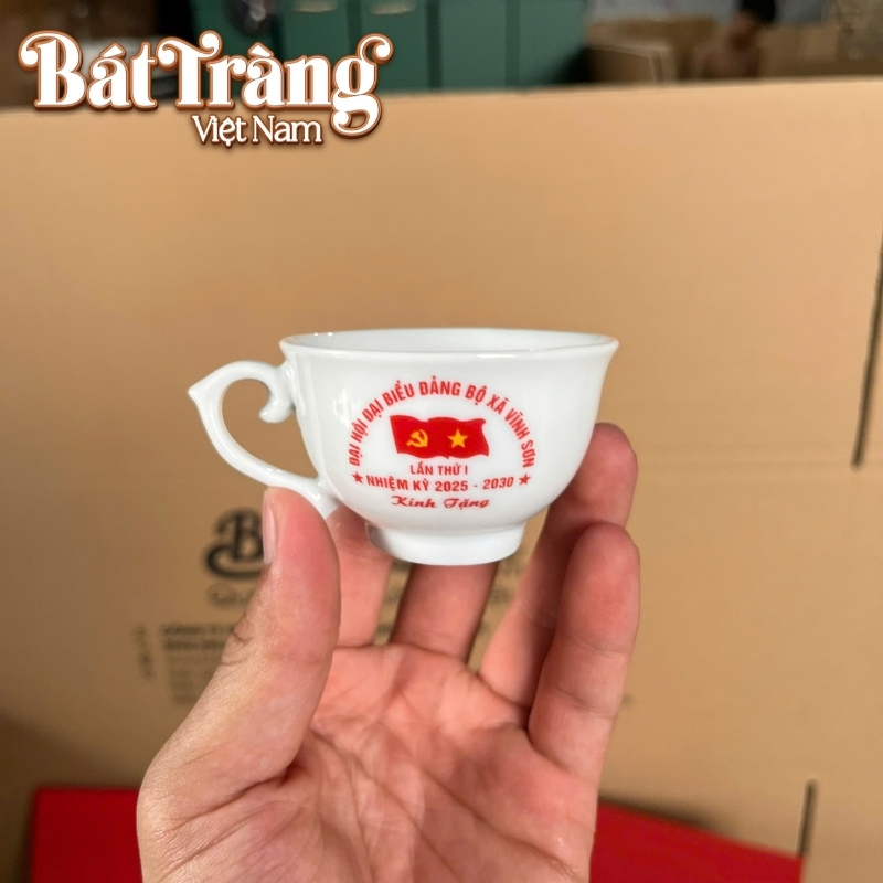 Cận cảnh thông điệp đại hội được in nổi bật trên sản phẩm