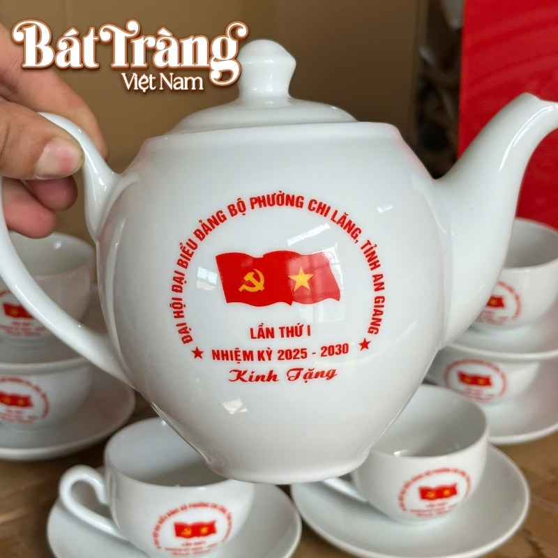 Ấm trà có dung tích 500ml và kiểu dáng mềm mại