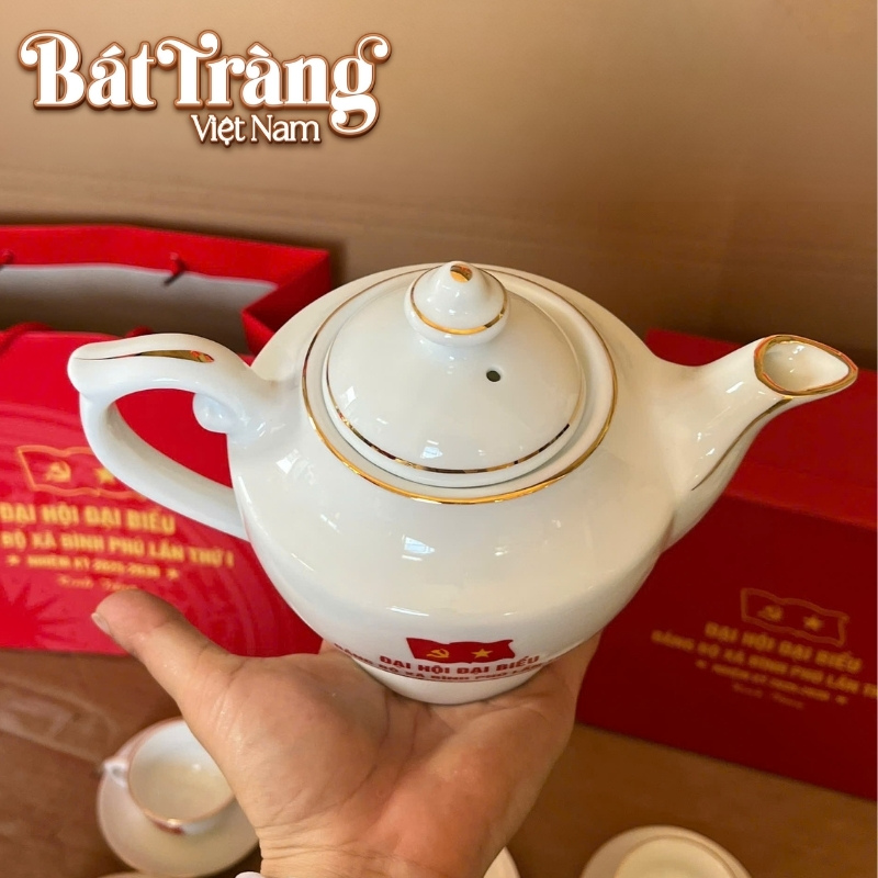 Hình ảnh chi tiết đường kẻ chỉ vàng tinh tế trên bề mặt sản phẩm