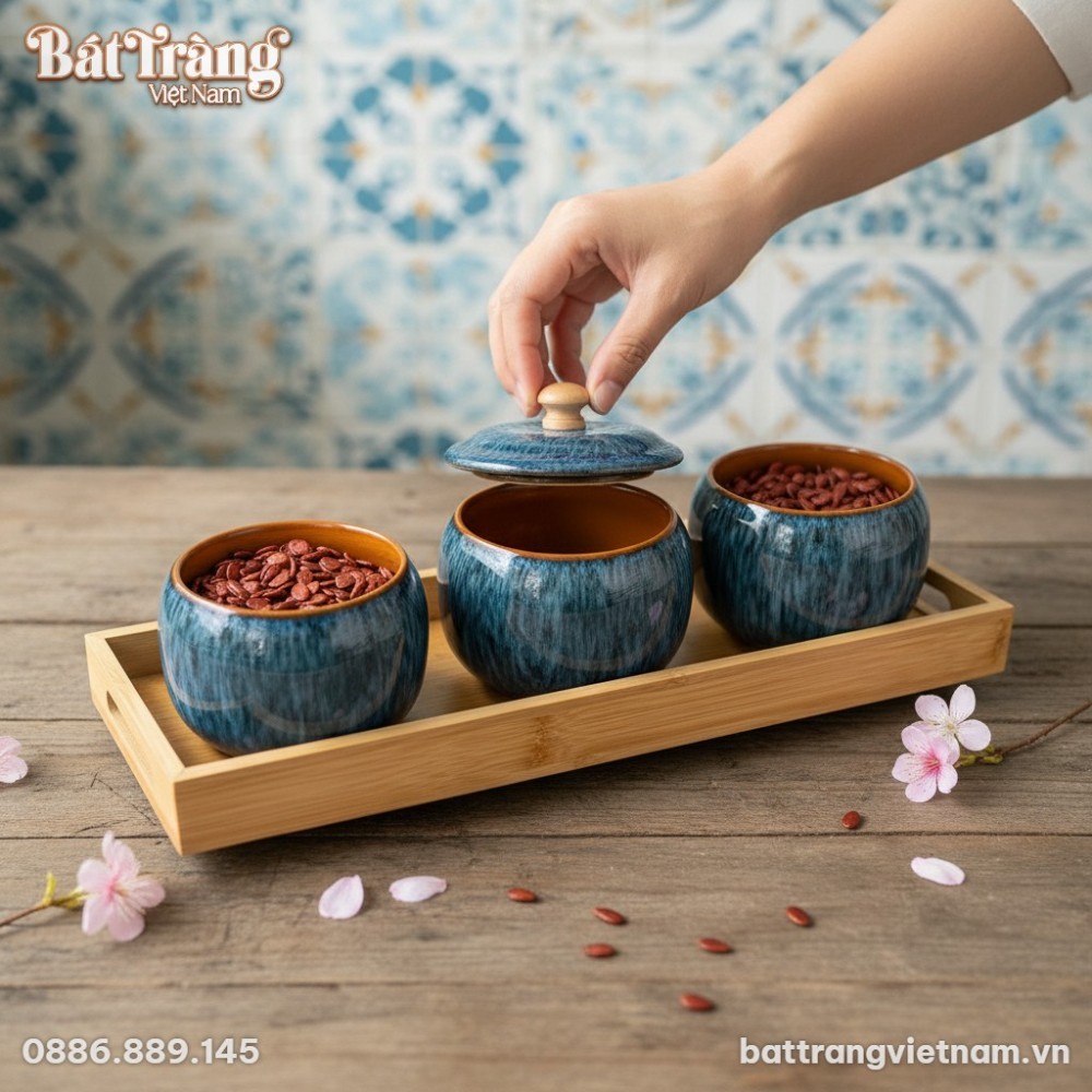 Cận cảnh khay mứt sứ Bát Tràng men hỏa biến xan...