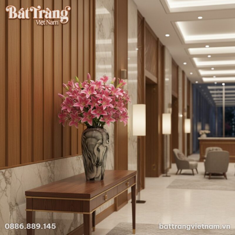 Sảnh khách sạn cao cấp tại Việt Nam, bình hoa g...