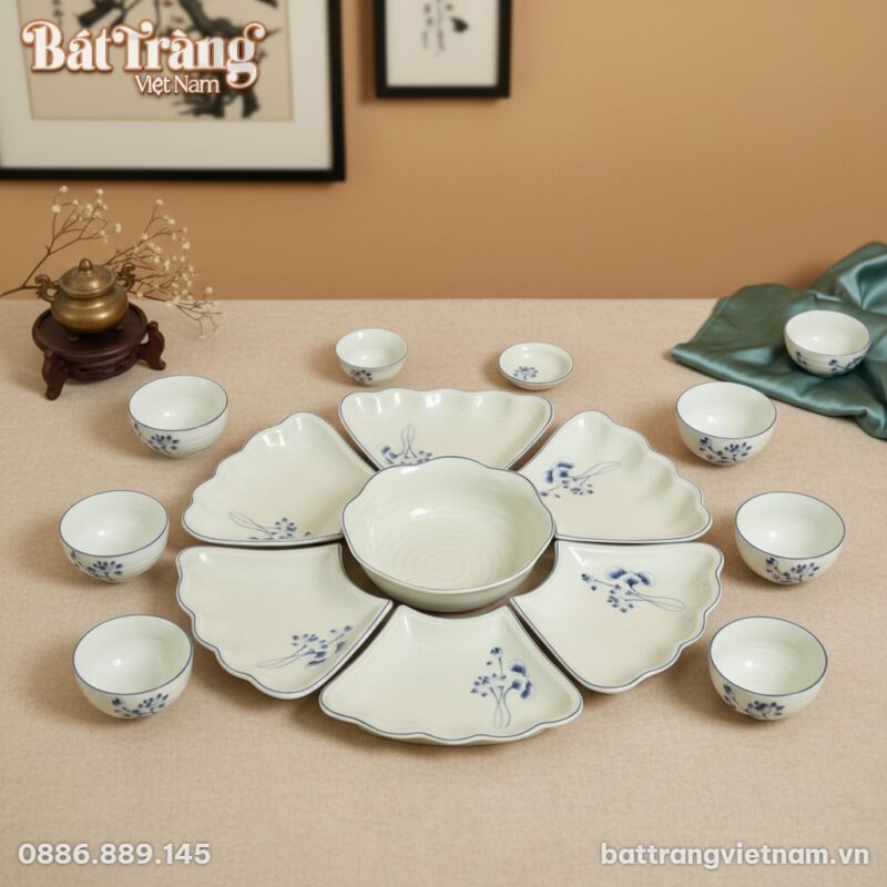 Cận cảnh toàn bộ bát đĩa hoa sen xanh Bát Tràng...