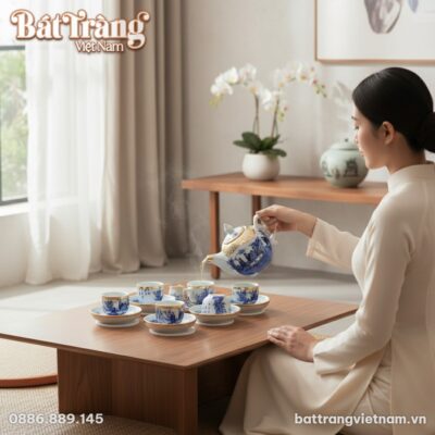 Một bộ trà sứ men lam Trúc Lâm Thất Hiền bọc đồ...