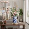 Cận cảnh lọ hoa gốm Bát Tràng vẽ mẫu đơn, cao 2...