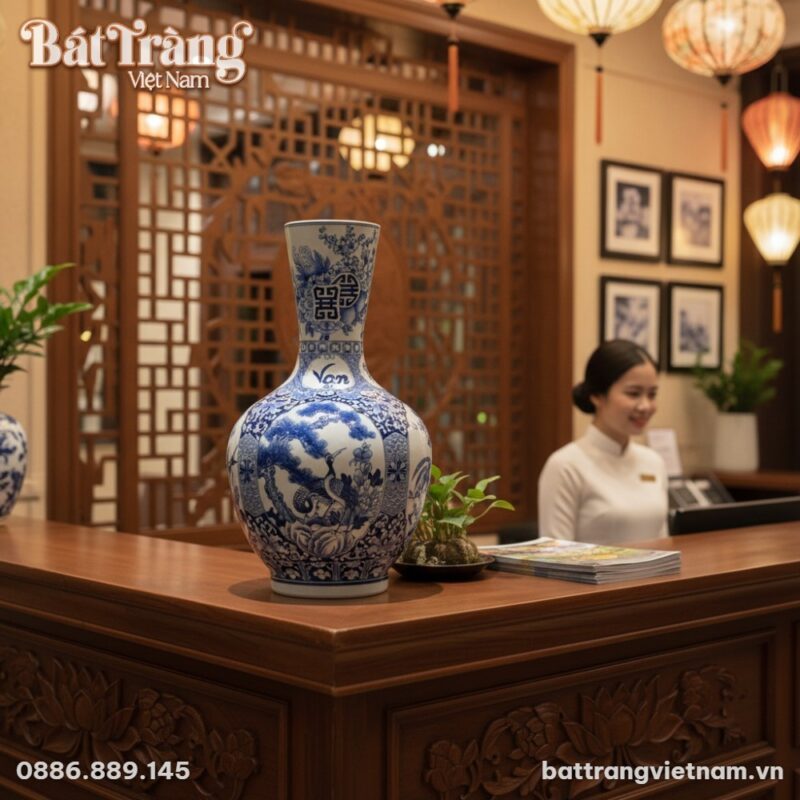 cận cảnh Bình tỏi gốm sứ Bát Tràng men lam cao ...