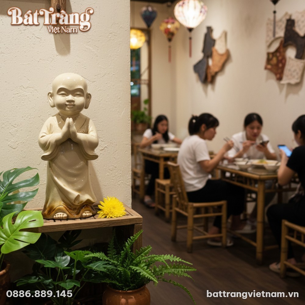 Tượng chú tiểu Bát Tràng cao 54cm đặt nổi bật t...