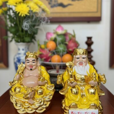 Cận cảnh cặp tượng Thần Tài - Thổ Địa dát vàng ...