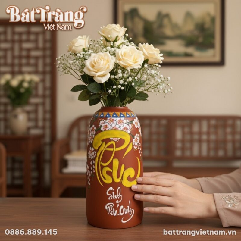 Cận cảnh bình hoa Bát Tràng dáng chuông 35cm đấ...