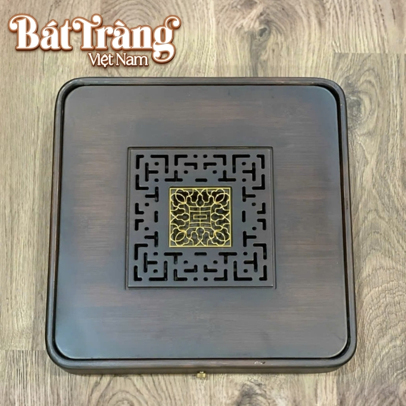 khay-vuong-dung-tra-go-tre-hoa-tiet-ky-ha-khac-dong-35x35x6cm-bt-kdt08 (2) khay-vuong-dung-tra-go-tre-hoa-tiet-ky-ha-khac-dong-35x35x6cm-bt-kdt08