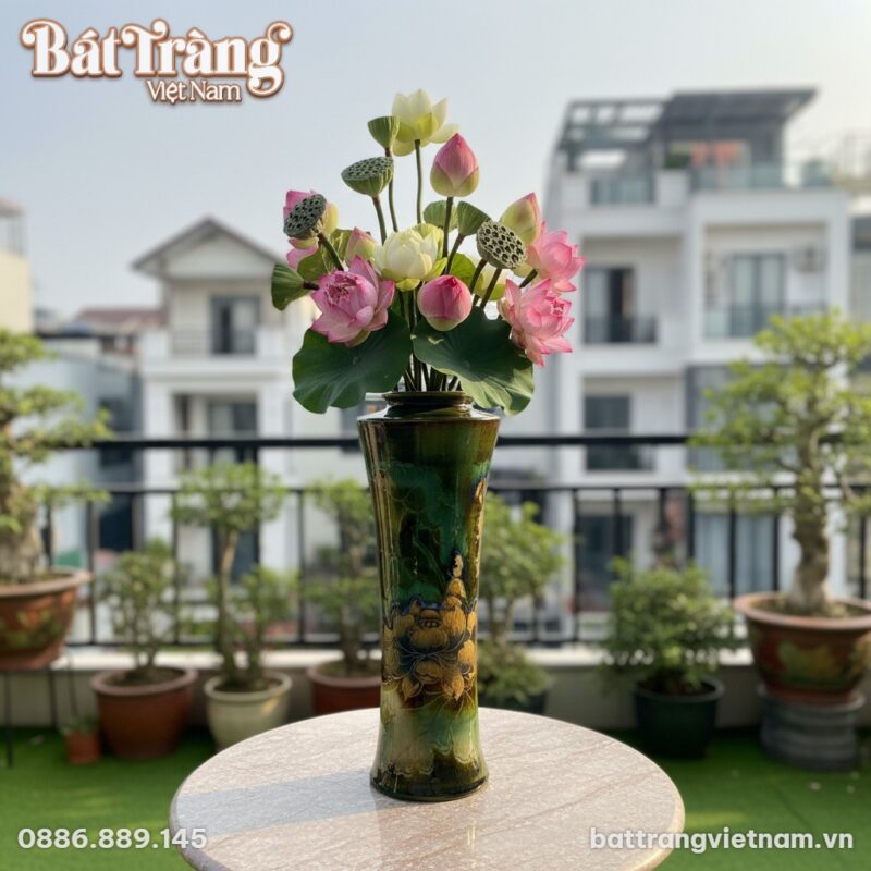 Lọ hoa Bát Tràng men hỏa biến xanh rêu dáng trú... Lọ hoa Bát Tràng men hỏa biến xanh rêu dáng trú...