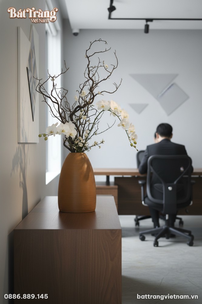 Lọ hoa d&aacute;ng chu&ocirc;ng gốm B&aacute;t Tr&agrave;ng men n&acirc;u đất ca...