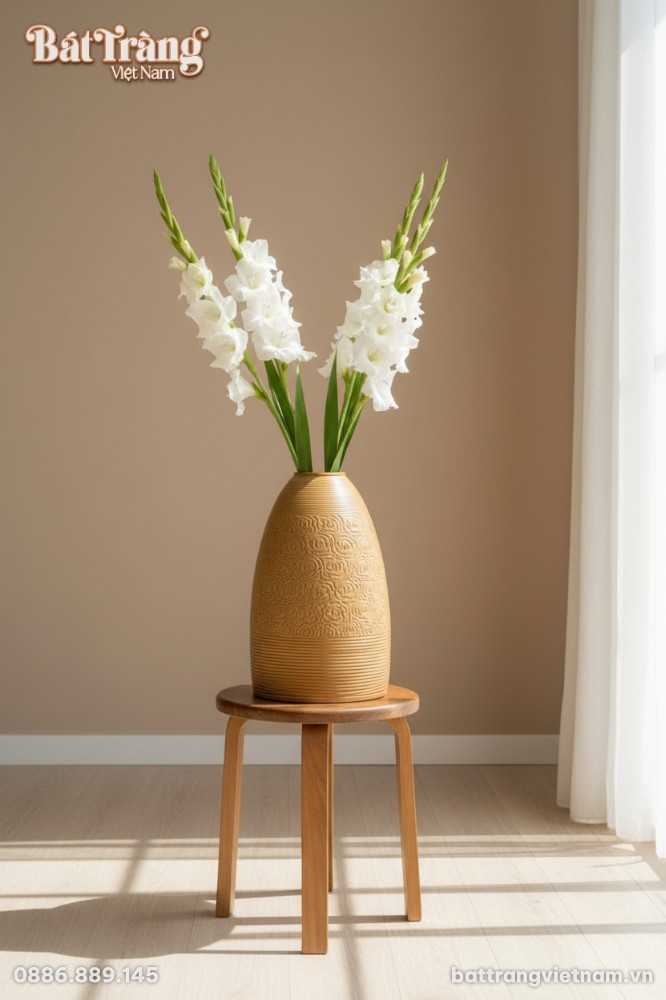 Một lọ hoa gốm B&aacute;t Tr&agrave;ng men n&acirc;u cao 48cm đặt t...