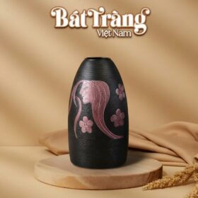 Lọ hoa dáng chuông men đen hoạ tiết khắc tay cô gái Bát Tràng BT-LH108