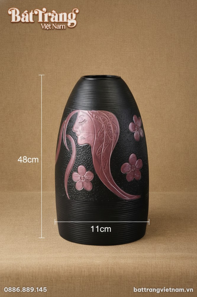 K&iacute;ch thước Lọ hoa d&aacute;ng chu&ocirc;ng men đen hoạ tiết khắc tay c&ocirc; g&aacute;i B&aacute;t Tr&agrave;ng BT_LH58