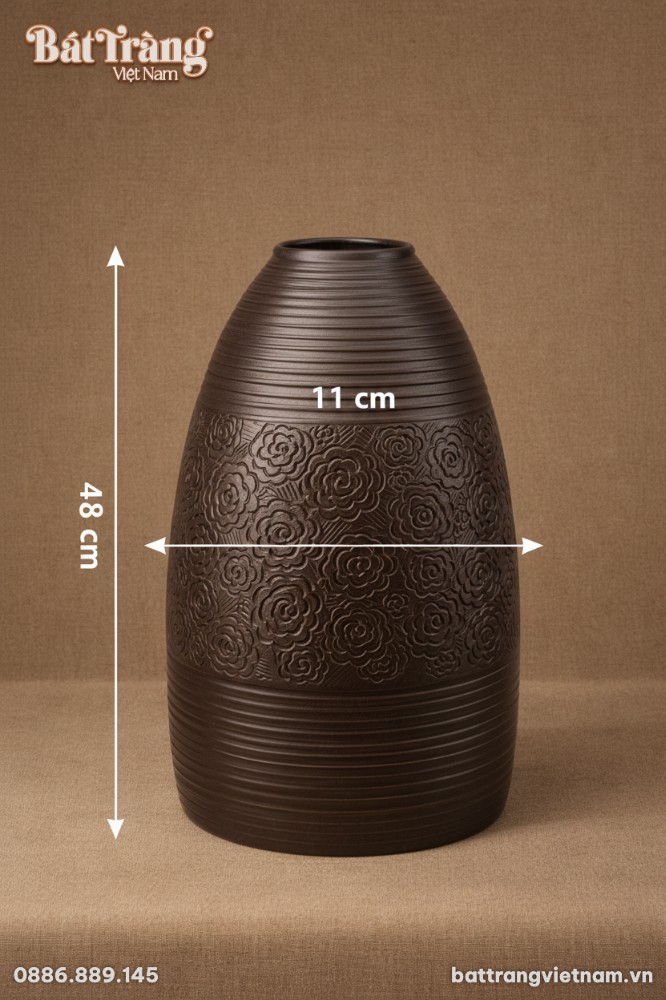 K&iacute;ch thước Lọ hoa d&aacute;ng chu&ocirc;ng men đen hoạ tiết khắc tay hoa nh&iacute; B&aacute;t Tr&agrave;ng BT_LH102