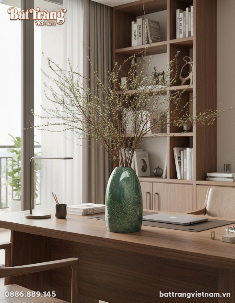 Lọ hoa Bat Trang l&agrave; điểm nhấn tinh tế cho kh&ocirc;ng gian sống hiện đại