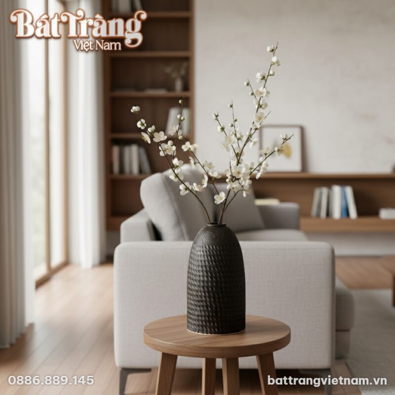 Lọ hoa men nâu mộc dáng chuông 52cm đặt trên đô...