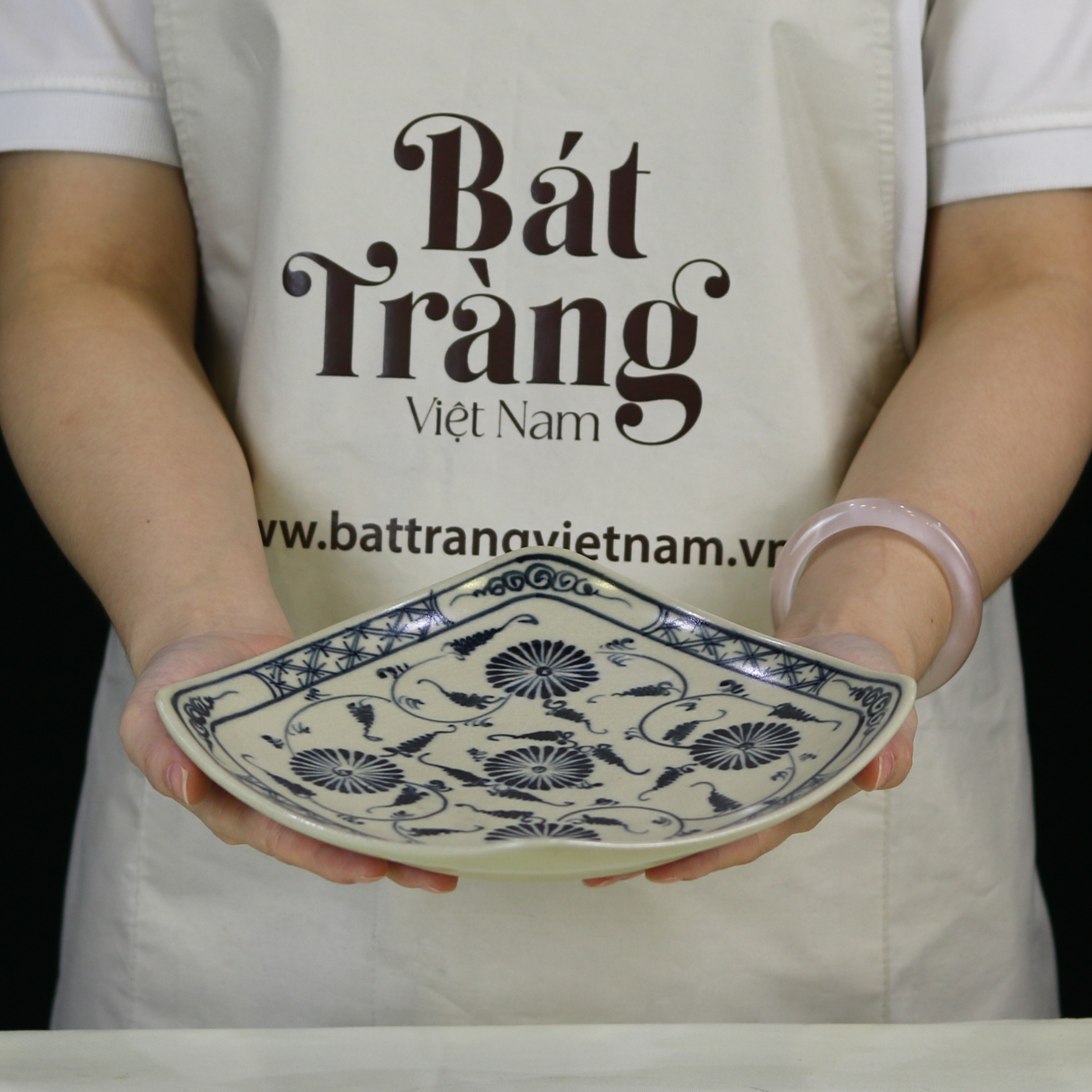 dia-ao-men-ran-hoa-tiet-cuc-den-2