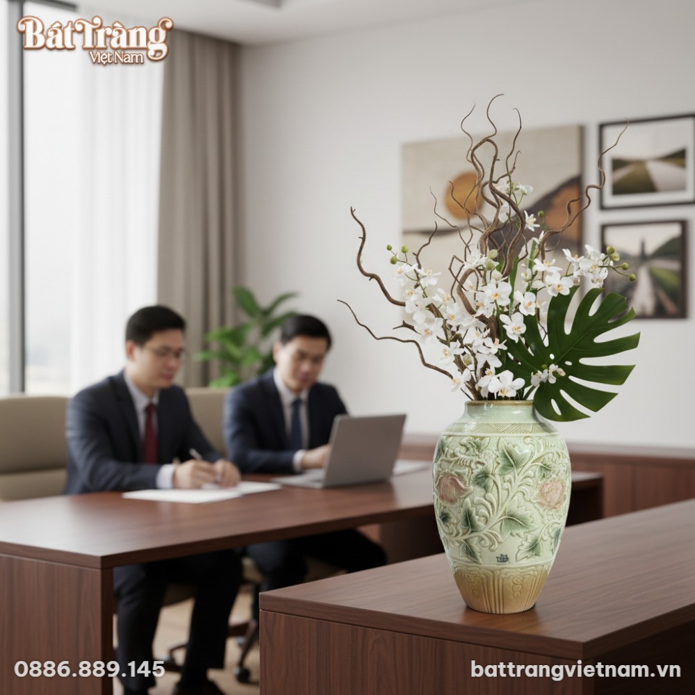 Lọ hoa men xanh ngọc khắc hoa ph&ugrave; dung B&aacute;t Tr&agrave;n...