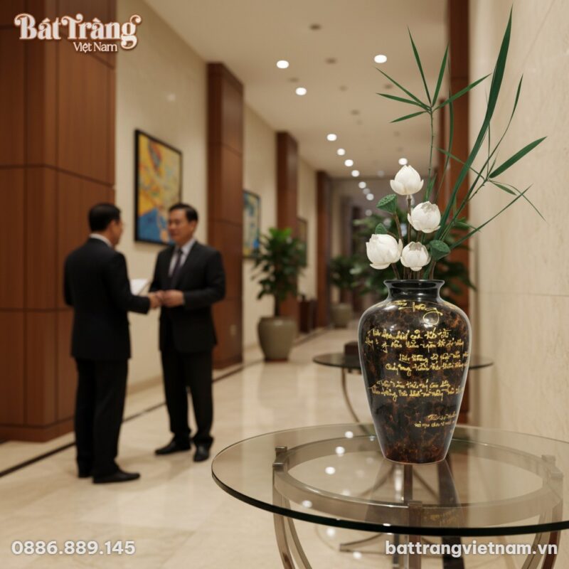 Lọ lục bình gốm sứ Bát Tràng men đen thư pháp v...