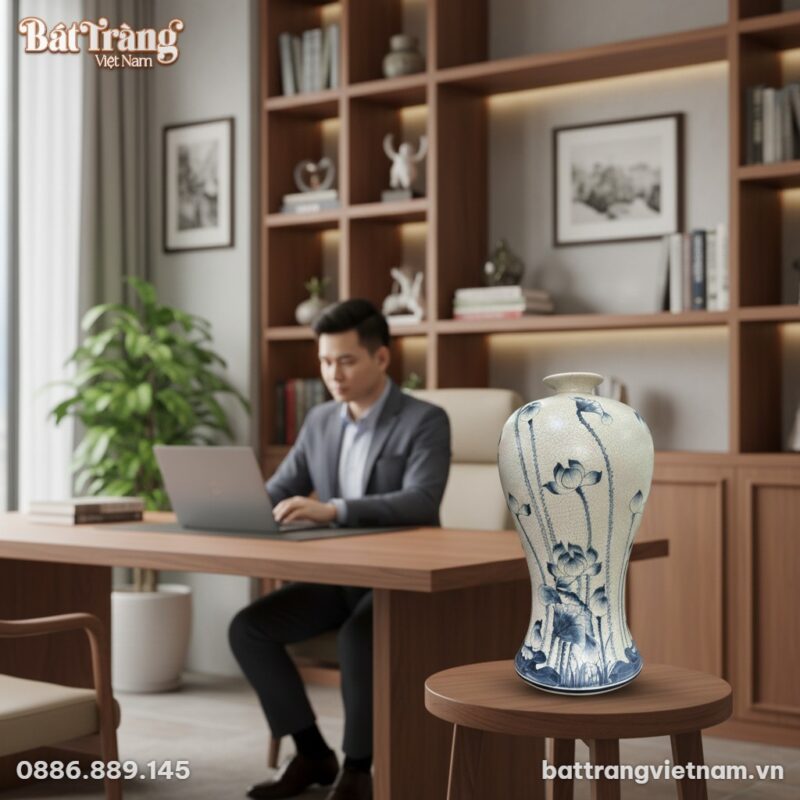 Cận cảnh bình Mai Bình Tích Lộc men rạn vẽ hoa ...