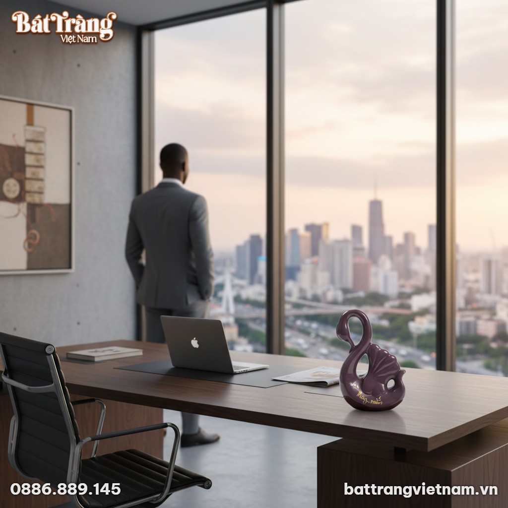 Bức tượng thiên nga tím 'May mắn' trang trọng t...