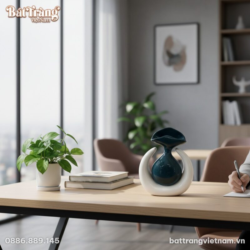 Tượng gốm 'Vòng Tròn Hài Hòa' cao 25cm đặt trên...